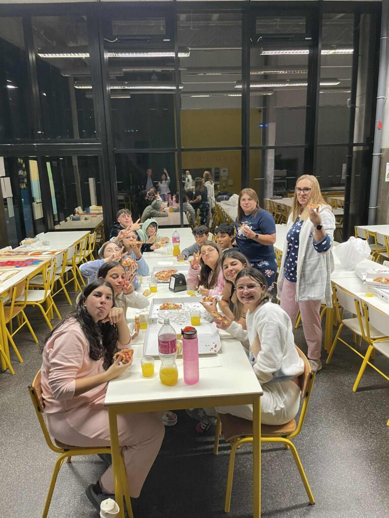 WhatsApp-Image-2025-11-21-at-17.23.21-768x1024 Noite do Pijama