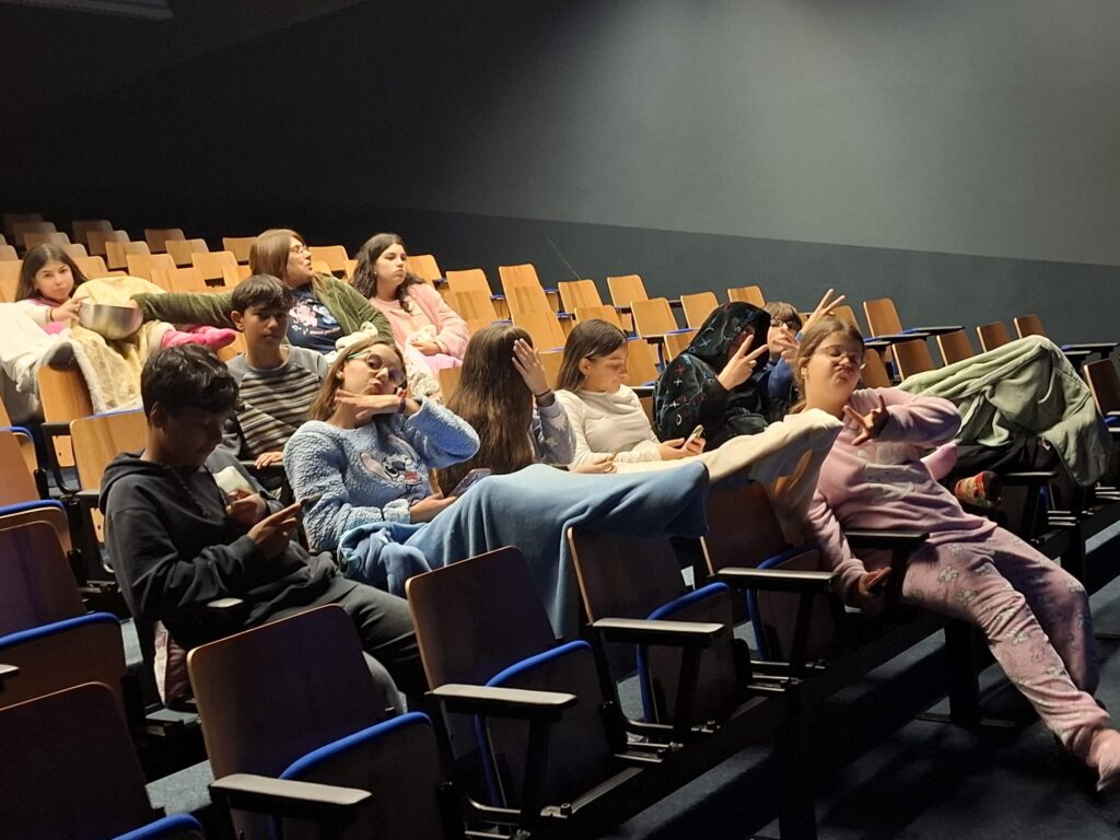 WhatsApp-Image-2025-11-21-at-17.23.22-4-1024x768 Noite do Pijama