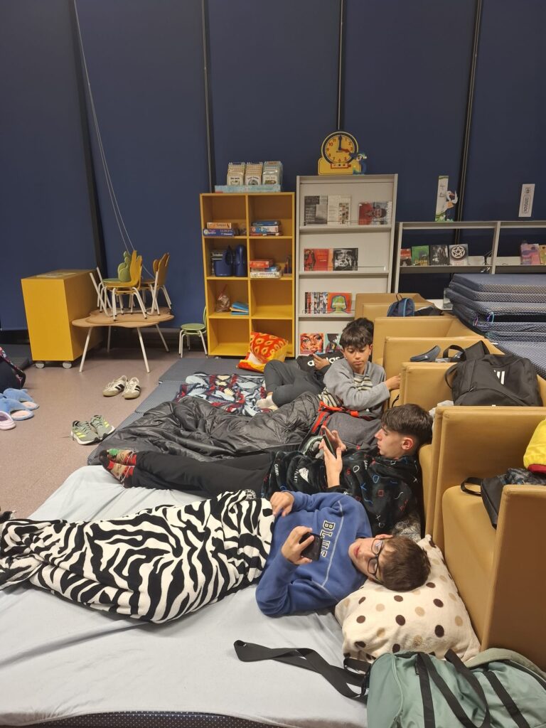 WhatsApp-Image-2025-11-21-at-17.23.23-1-768x1024 Noite do Pijama