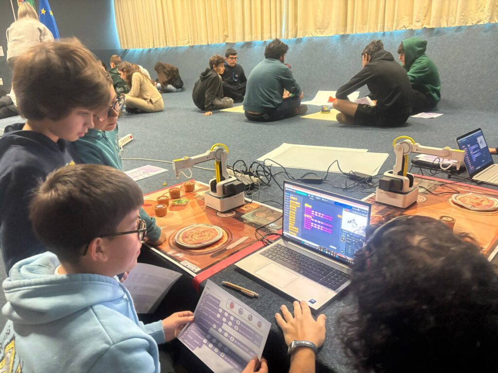 598802535_863427353171669_7779947576162429893_n-1024x768 Encontro - Clubes de Robótica e Programação