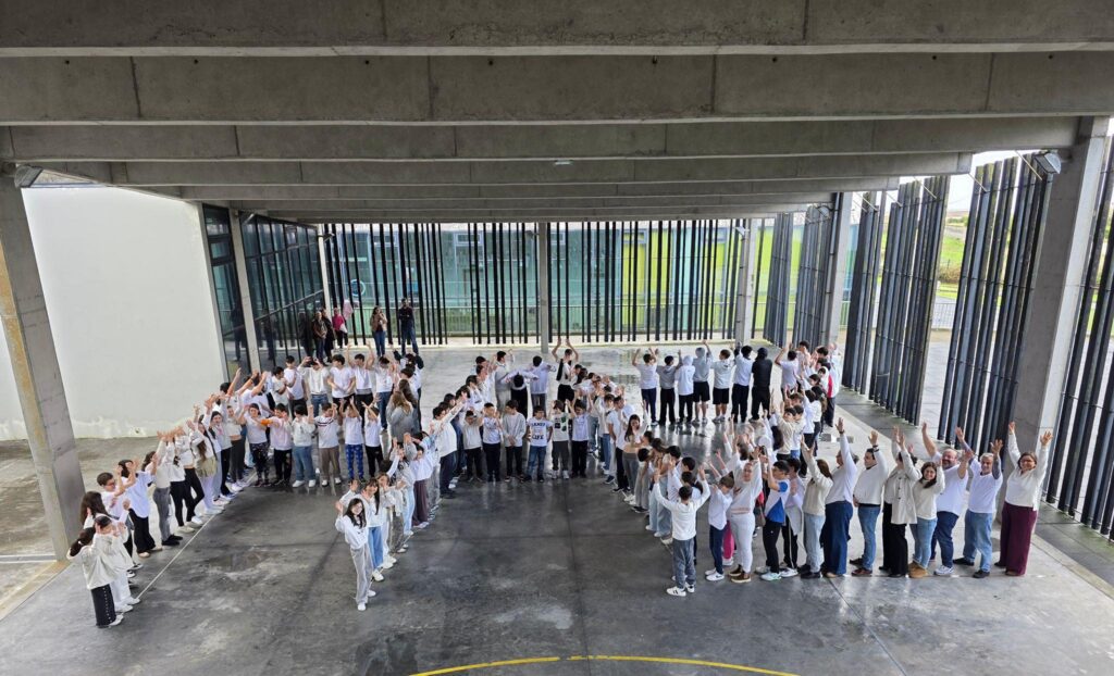 622159560_898815652966172_5744198585673878702_n-1024x622 Dia Escolar da Não Violência e da Paz