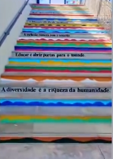 Captura-de-ecra_22-4-2026_162116_www.facebook.com_ Uma escadaria diferente