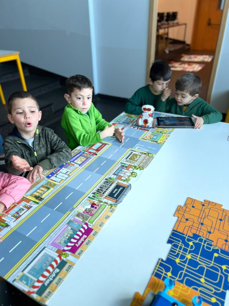 robotica-768x1024 Atelier de Robótica e Programação